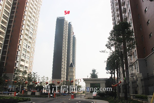 盛世龙城10月工程进度:4#已完成外窗安装