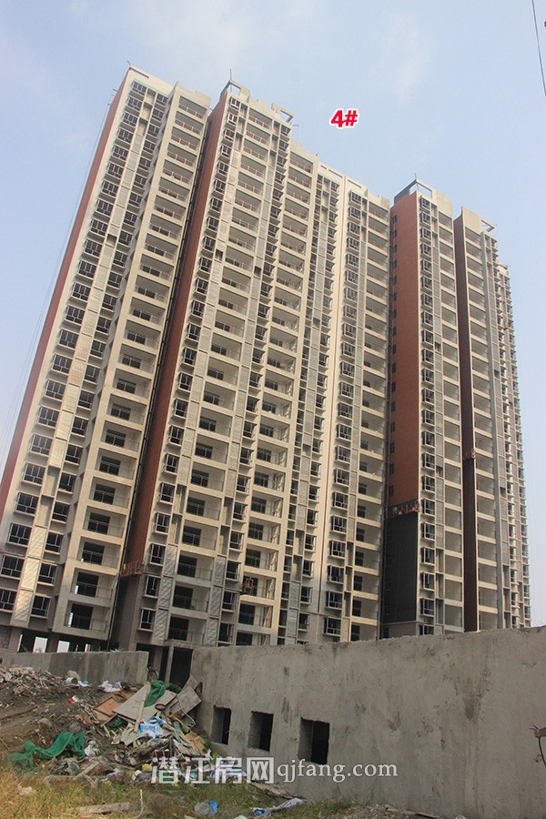 盛世龙城10月工程进度:4#已完成外窗安装