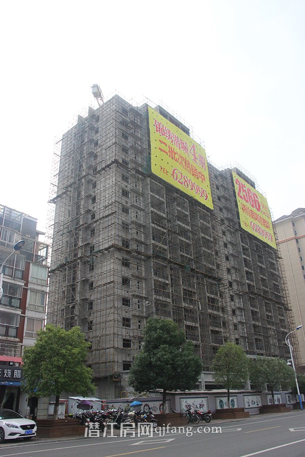 锦绣潜城10月工程进度：锦园1防护网已拆除