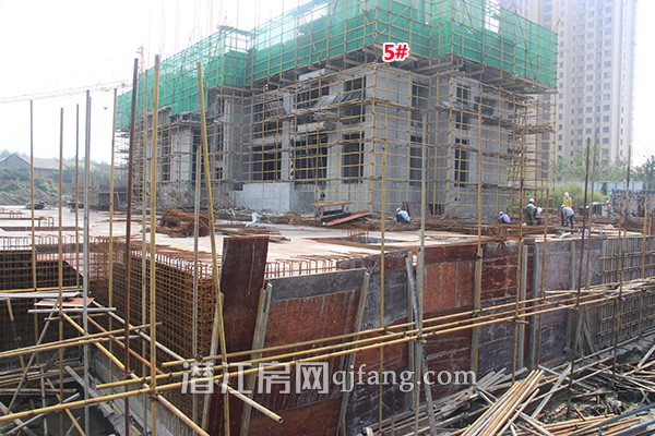 中南世纪锦城10月工程进度:5#建至3层