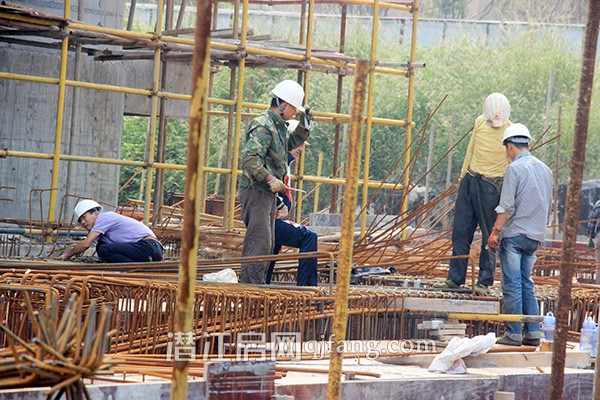 中南世纪锦城10月工程进度:5#建至3层