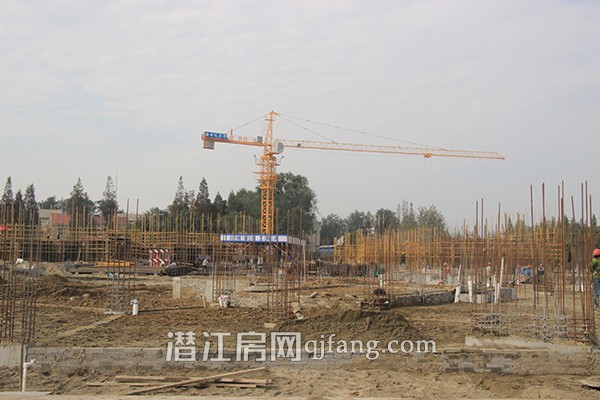 金色公馆10月工程进度:一期四栋同步施工