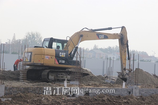 金色公馆10月工程进度:一期四栋同步施工