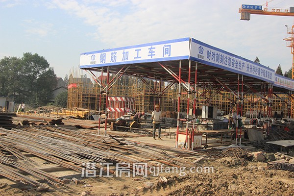 金色公馆10月工程进度:一期四栋同步施工