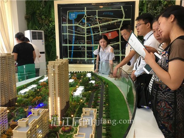 2017081609054629916yhumd8.jpg 都市华府1.jpg