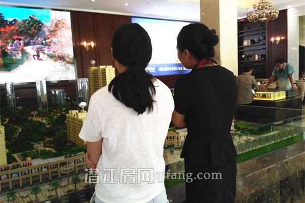 2017091216245125030qt94nq.jpg 都市华府看沙盘.jpg