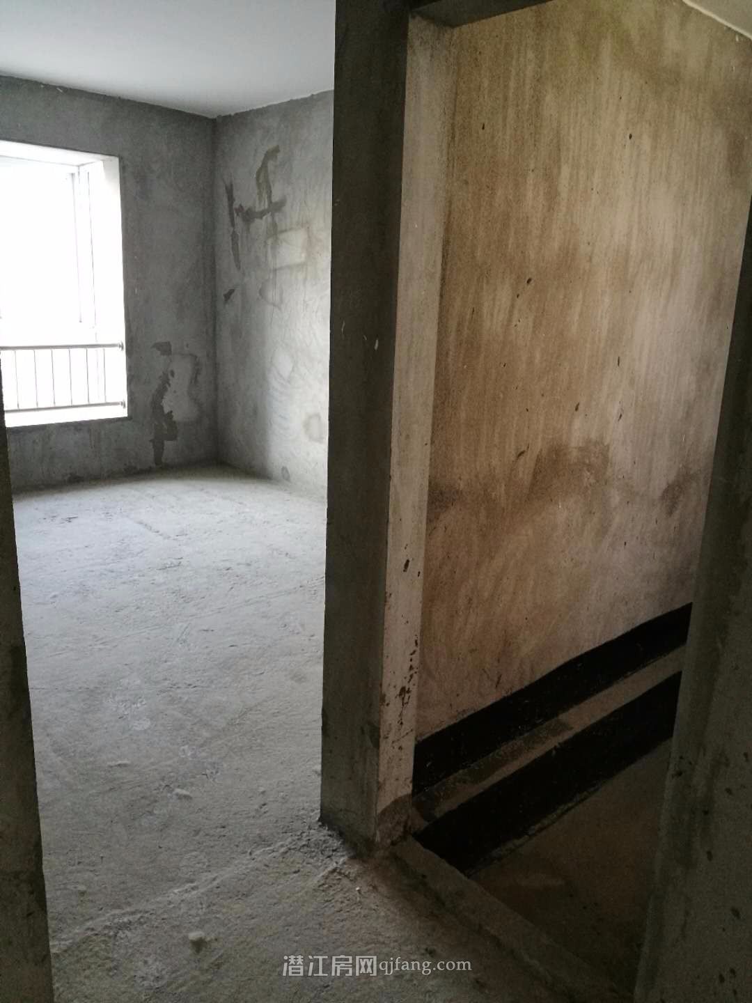 潜江盛世东城135平米有证好房诚心出售