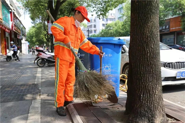 战高温，送清凉！中伦·天悦府公益行，慰问高温下的坚守