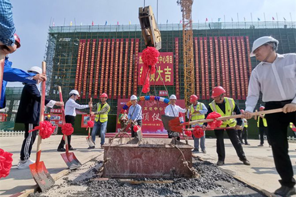 潜江市文化中心项目封顶！进入后续内部二次结构施工阶段